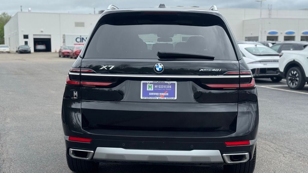 Used 2025 BMW X7 xDrive40i w/ Premium Package AWD/4WD image 3