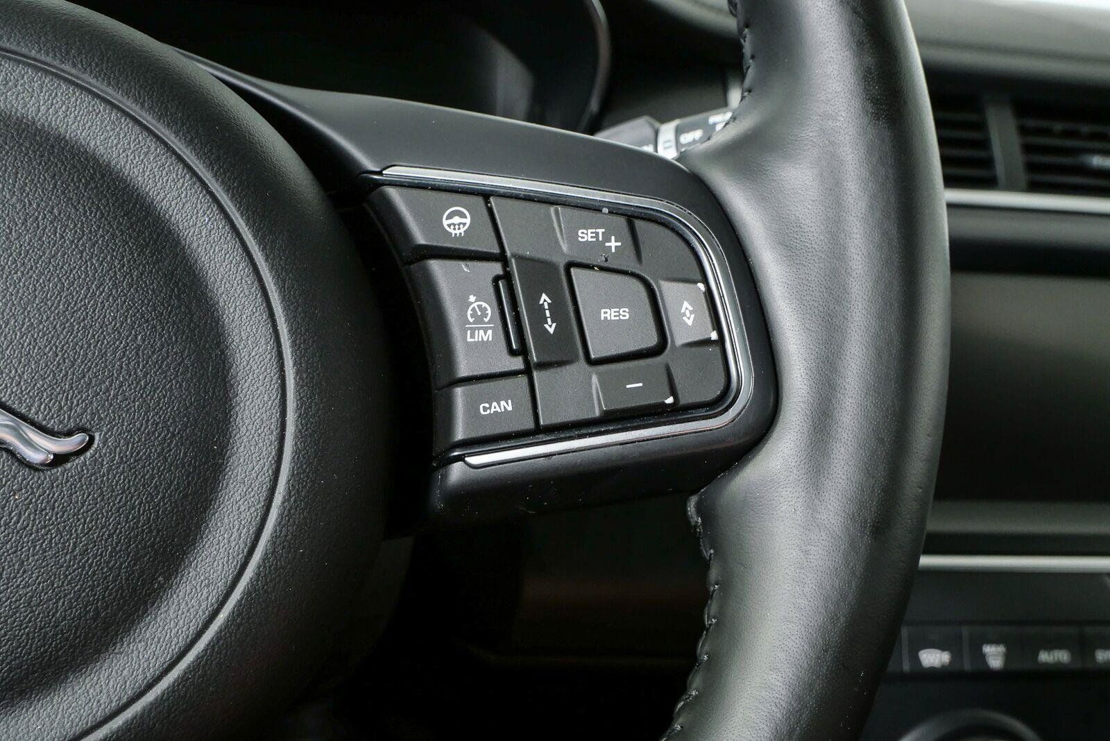 Used 2018 Jaguar E-PACE SE AWD/4WD image 12
