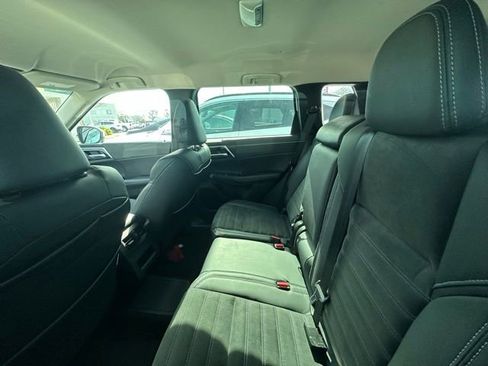 Used 2023 Mitsubishi Outlander SE image 9