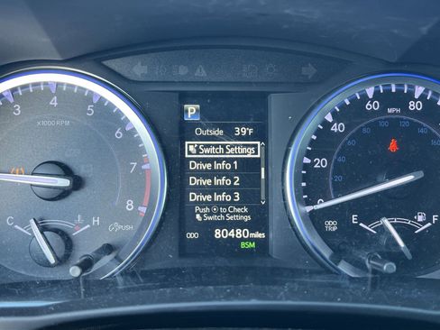 Used 2018 Toyota Highlander XLE image 16