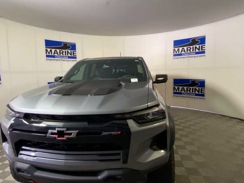 Used 2025 Chevrolet Colorado ZR2 w/ Technology Package AWD/4WD image 5