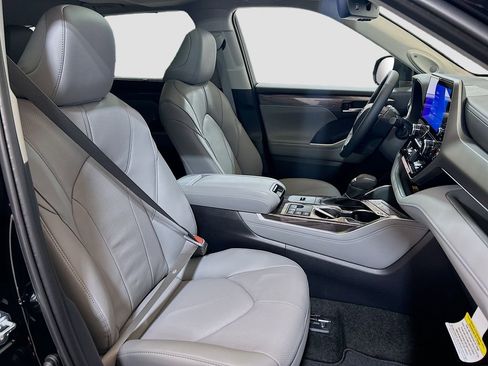 New 2026 Toyota Highlander Limited image 28