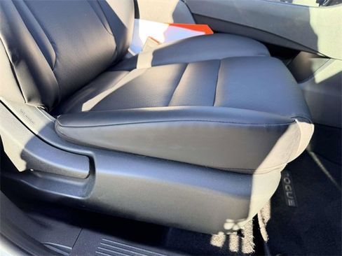 Used 2023 Nissan Rogue SV w/ SV Premium B Package image 11