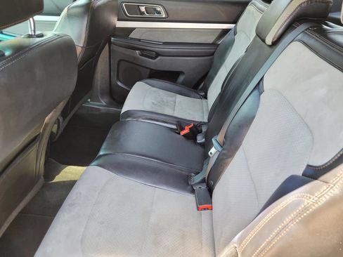 Used 2017 Ford Explorer XLT w/ Equipment Group 202A FWD image 18