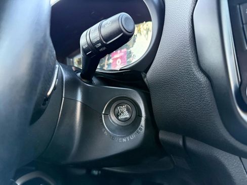 Used 2016 Jeep Renegade Latitude image 15