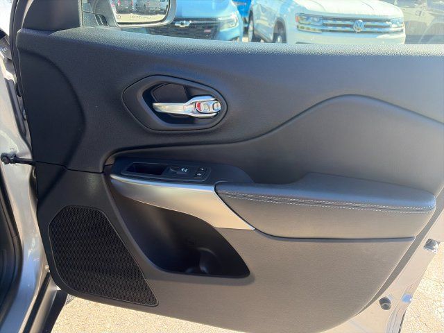 Used 2020 Jeep Cherokee Limited AWD/4WD image 20
