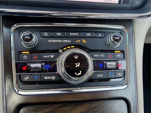 Used 2018 Lincoln Continental Reserve image 23