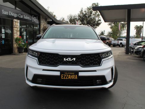 Used 2022 Kia Sorento EX w/ Panoramic Sunroof Package image 8