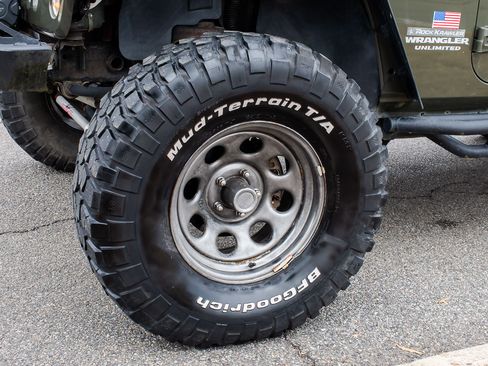 Used 2016 Jeep Wrangler Unlimited Rubicon w/ Connectivity Group image 5