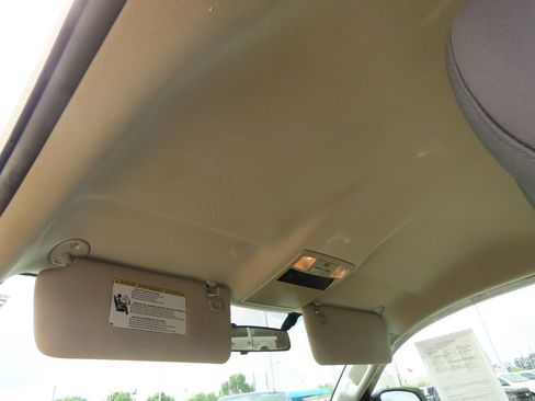 Used 2017 Toyota Tacoma SR image 21