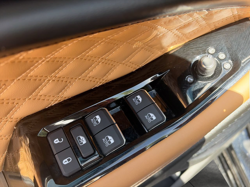 Used 2023 Jeep Grand Cherokee Summit AWD/4WD image 15