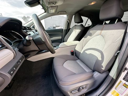 Used 2019 Toyota Camry LE image 13