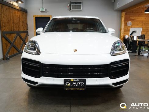 Used 2019 Porsche Cayenne Turbo image 2