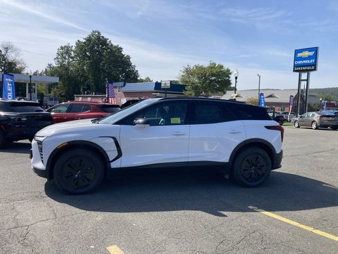 New 2026 Chevrolet Blazer EV LT image 4