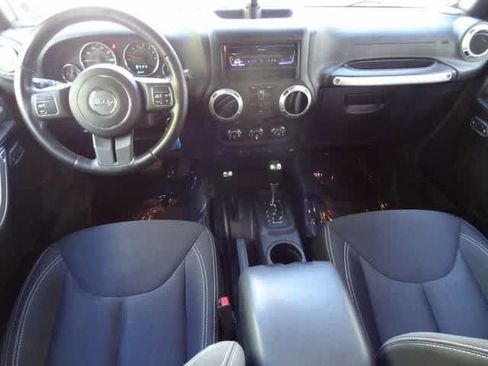 Used 2015 Jeep Wrangler Unlimited Sahara AWD/4WD image 10