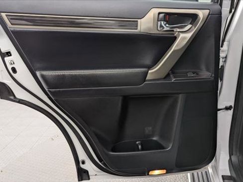Used 2020 Lexus GX 460 Premium image 16