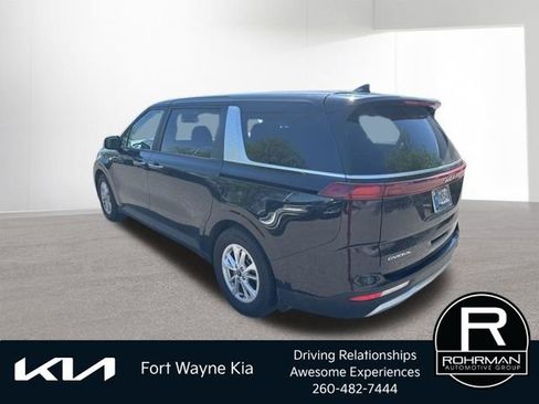 Used 2024 Kia Carnival LX FWD image 3