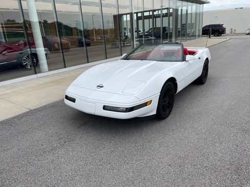 Used 1995 Chevrolet Corvette Convertible RWD image 2