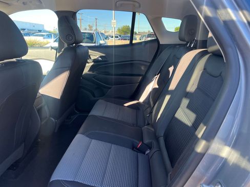 Used 2025 Chevrolet Trax LT image 25