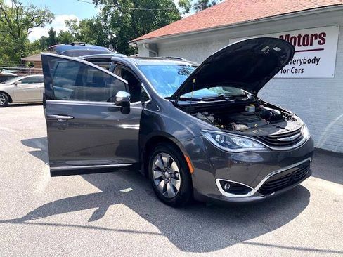 Used 2018 Chrysler Pacifica Limited w/ Advanced Safetytec Group image 8