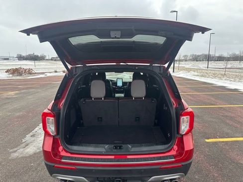 Used 2022 Ford Explorer Platinum w/ Equipment Group 601A image 32