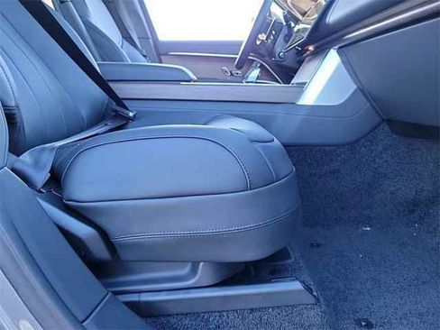 New 2025 Land Rover Range Rover SE image 20