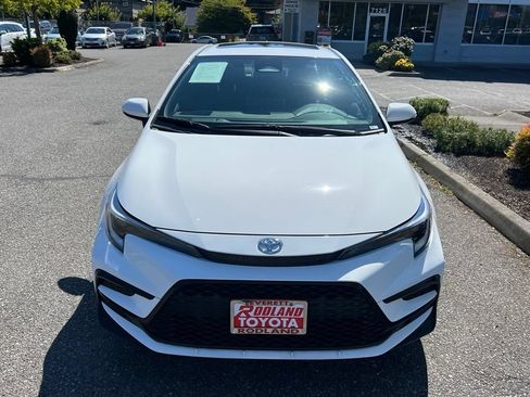 Certified 2025 Toyota Corolla SE w/ SE Premium Package FWD image 5