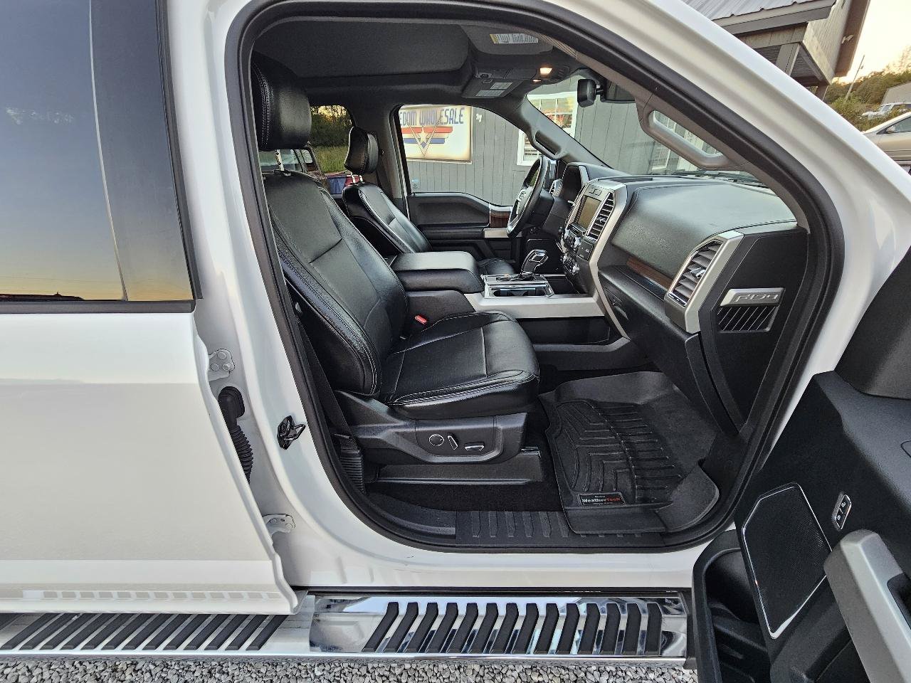 Used 2015 Ford F150 Lariat w/ Equipment Group 502A Luxury AWD/4WD image 35
