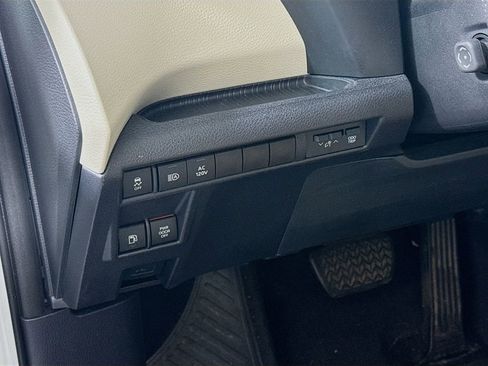 Used 2021 Toyota Sienna Limited image 10