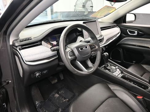 Used 2022 Jeep Compass Latitude image 10