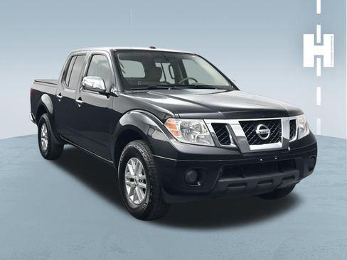 Used 2018 Nissan Frontier SV image 2