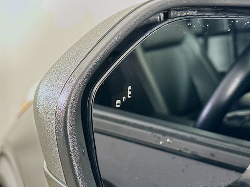 Used 2024 Ford Explorer XLT w/ Equipment Group 202A image 16