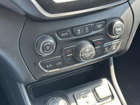 Used 2022 Jeep Cherokee Latitude Lux image 27