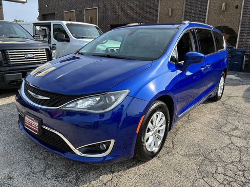Used 2019 Chrysler Pacifica Touring-L FWD image 14