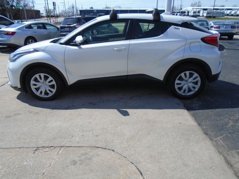 Used 2021 Toyota C-HR LE FWD image 5
