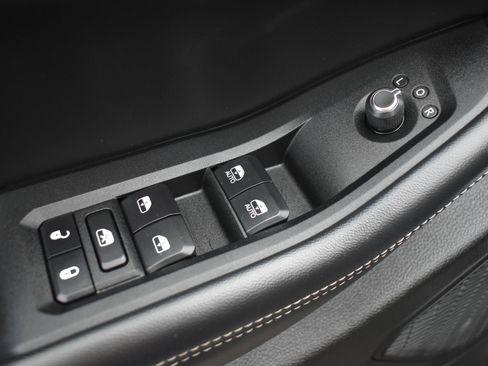 Used 2023 Jeep Grand Cherokee L Limited AWD/4WD image 13
