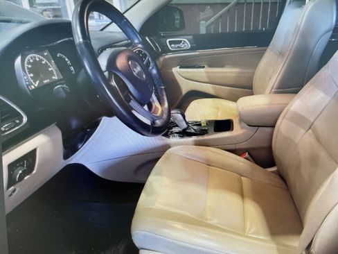 Used 2020 Jeep Grand Cherokee Limited image 2