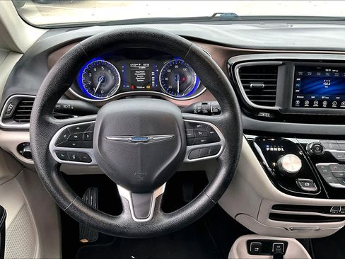 Used 2021 Chrysler Voyager Lxi image 5