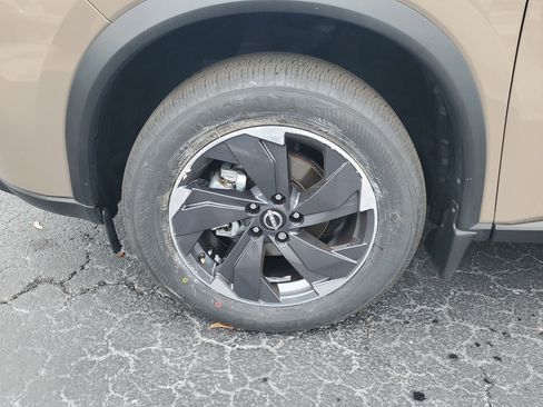 Certified 2024 Nissan Rogue SV image 4