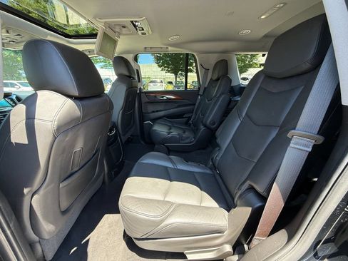 Used 2017 Cadillac Escalade Luxury AWD/4WD image 26