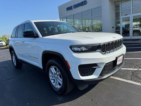Used 2024 Jeep Grand Cherokee Laredo w/ Luxury Tech Group I AWD/4WD image 2