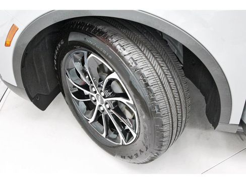 Used 2026 Lincoln Nautilus Premier AWD/4WD image 7