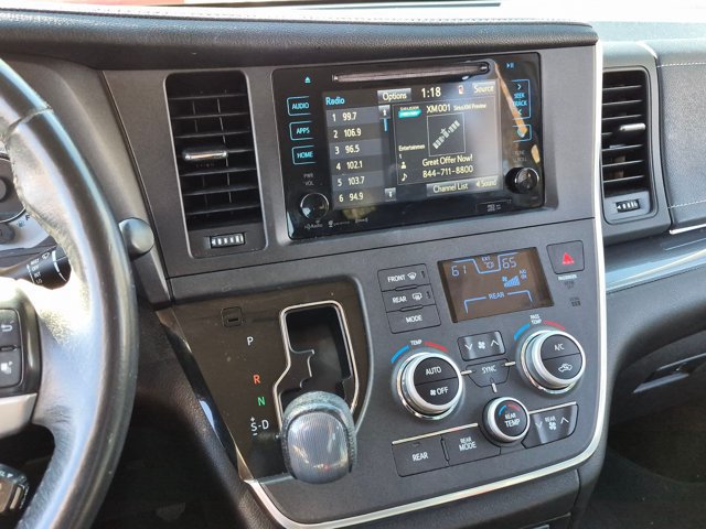 Used 2017 Toyota Sienna SE FWD image 11