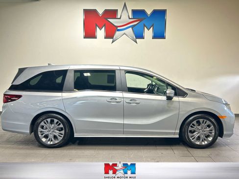 Used 2025 Honda Odyssey Touring image 1