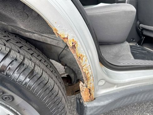 Used 2005 MAZDA Tribute I image 35