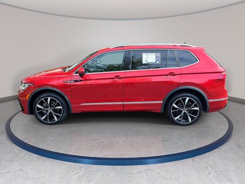 Certified 2024 Volkswagen Tiguan SEL R-Line AWD/4WD image 8