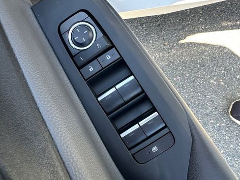 Used 2024 Toyota Prius XLE FWD image 15