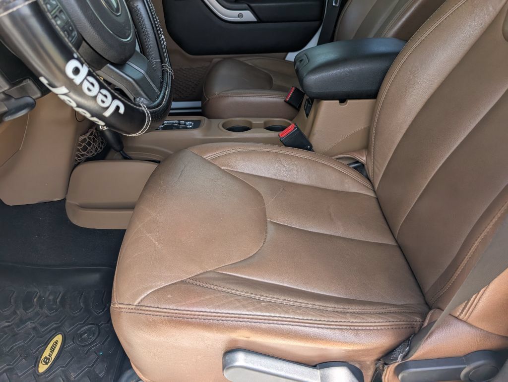 Used 2017 Jeep Wrangler Unlimited Sahara w/ Connectivity Group AWD/4WD image 8