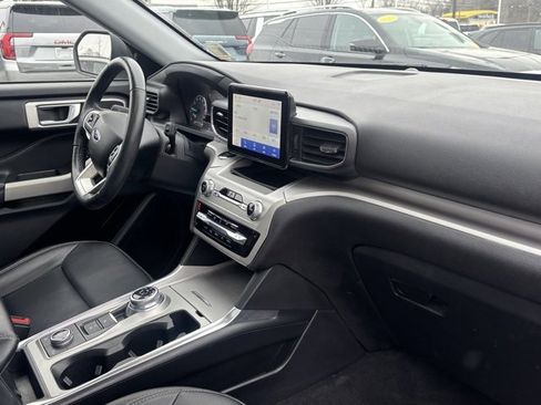Used 2022 Ford Explorer XLT w/ Equipment Group 202A image 14