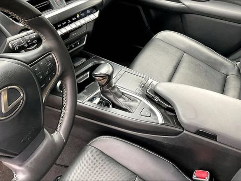 Used 2019 Lexus UX 200 w/ Premium Package FWD image 15